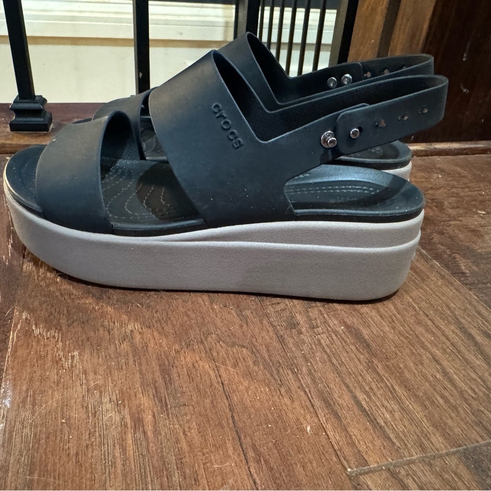CROCS Brooklyn Platform Sandals